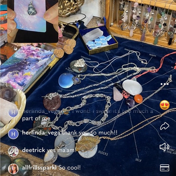 Meet your Posher, Vee ; Maker of Veil 💎 - Picture 7 of 13